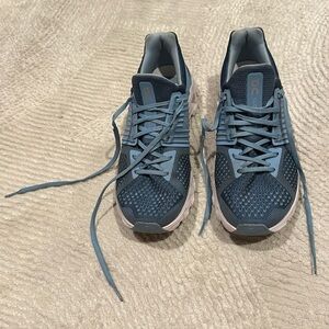 Women’s sz 10 ON Cloudswift gently used sneakers